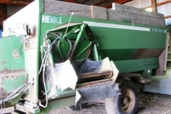 W-Henke-mixer-wagon